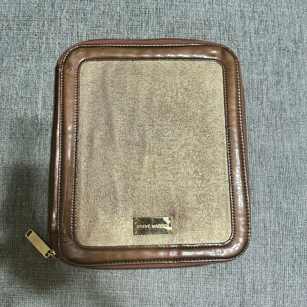 Steve Madden Tablet Ipad Case Full Zip Travel School Work Gold/Tan 10x8" inside